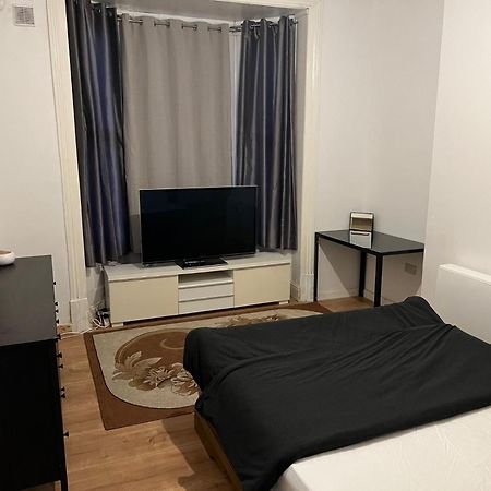 New Flat, Own Bathroom, Sitting Room & Large Bedroom - Walsall Bescot Kültér fotó