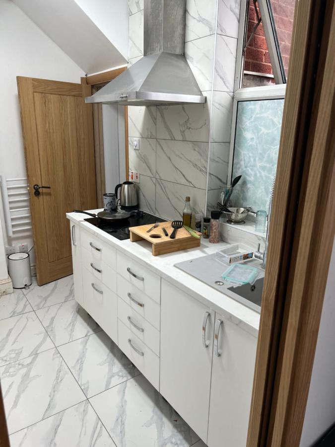 New Flat, Own Bathroom, Sitting Room & Large Bedroom - Walsall Bescot Kültér fotó